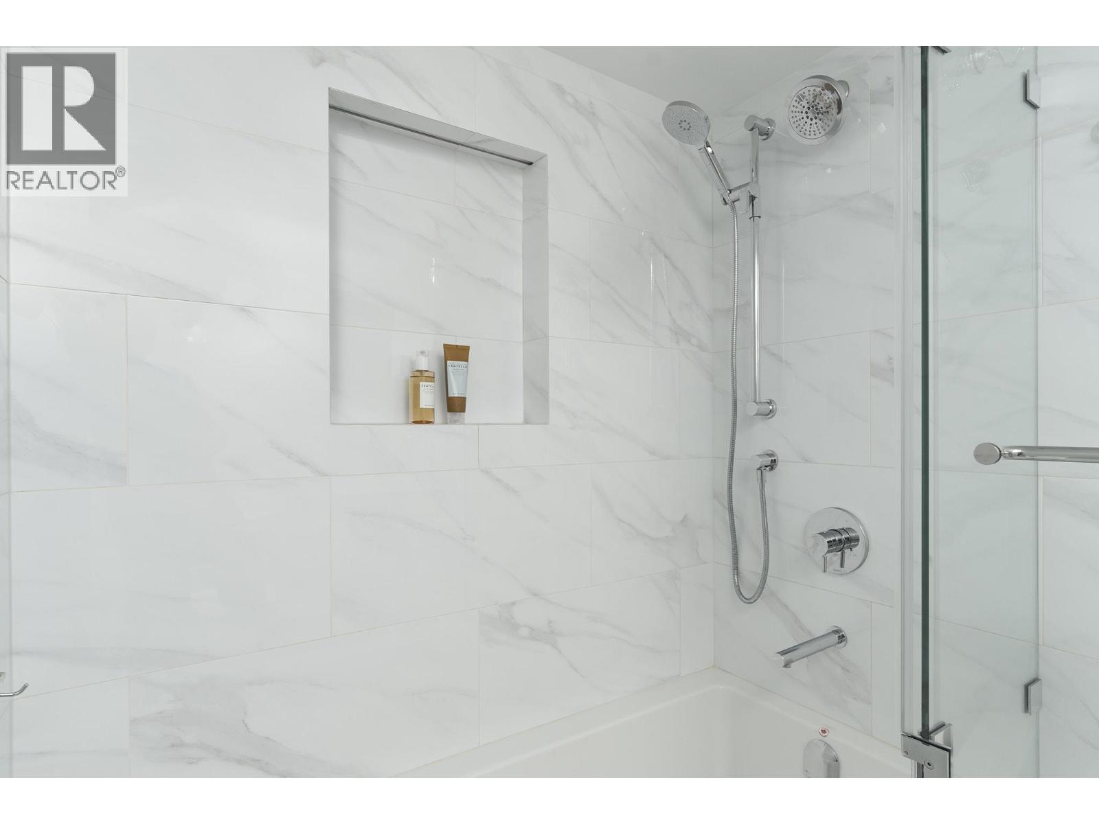 903 995 ROCHE POINT DRIVE, North Vancouver