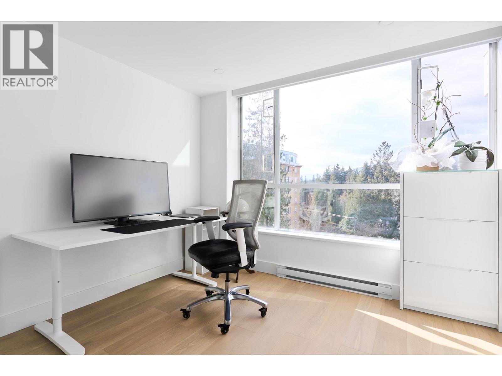 903 995 ROCHE POINT DRIVE, North Vancouver