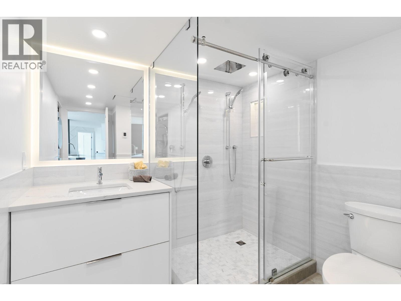 903 995 ROCHE POINT DRIVE, North Vancouver