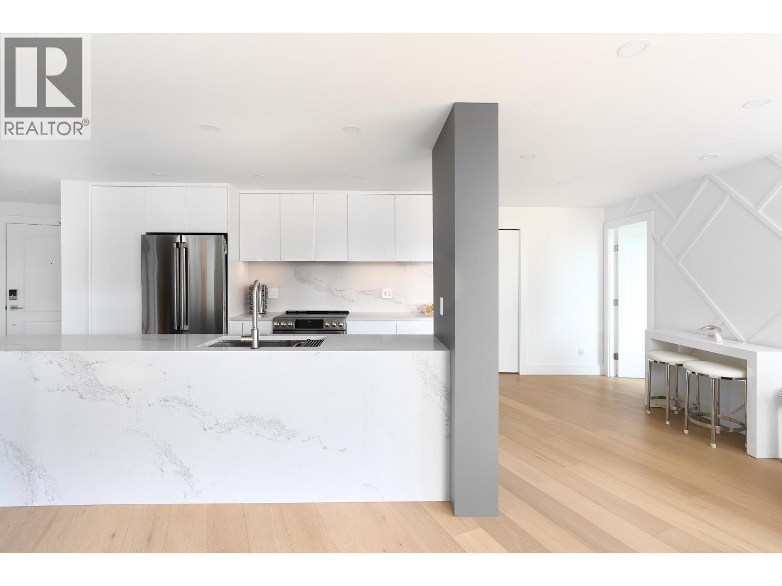 903 995 ROCHE POINT DRIVE, North Vancouver