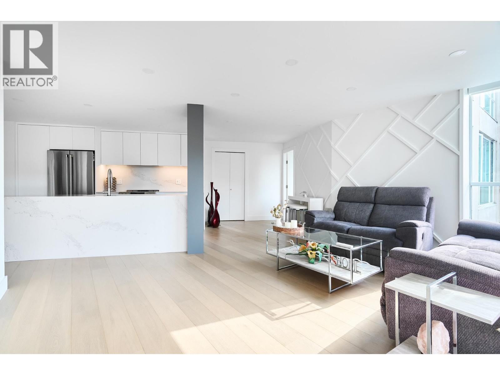 903 995 ROCHE POINT DRIVE, North Vancouver