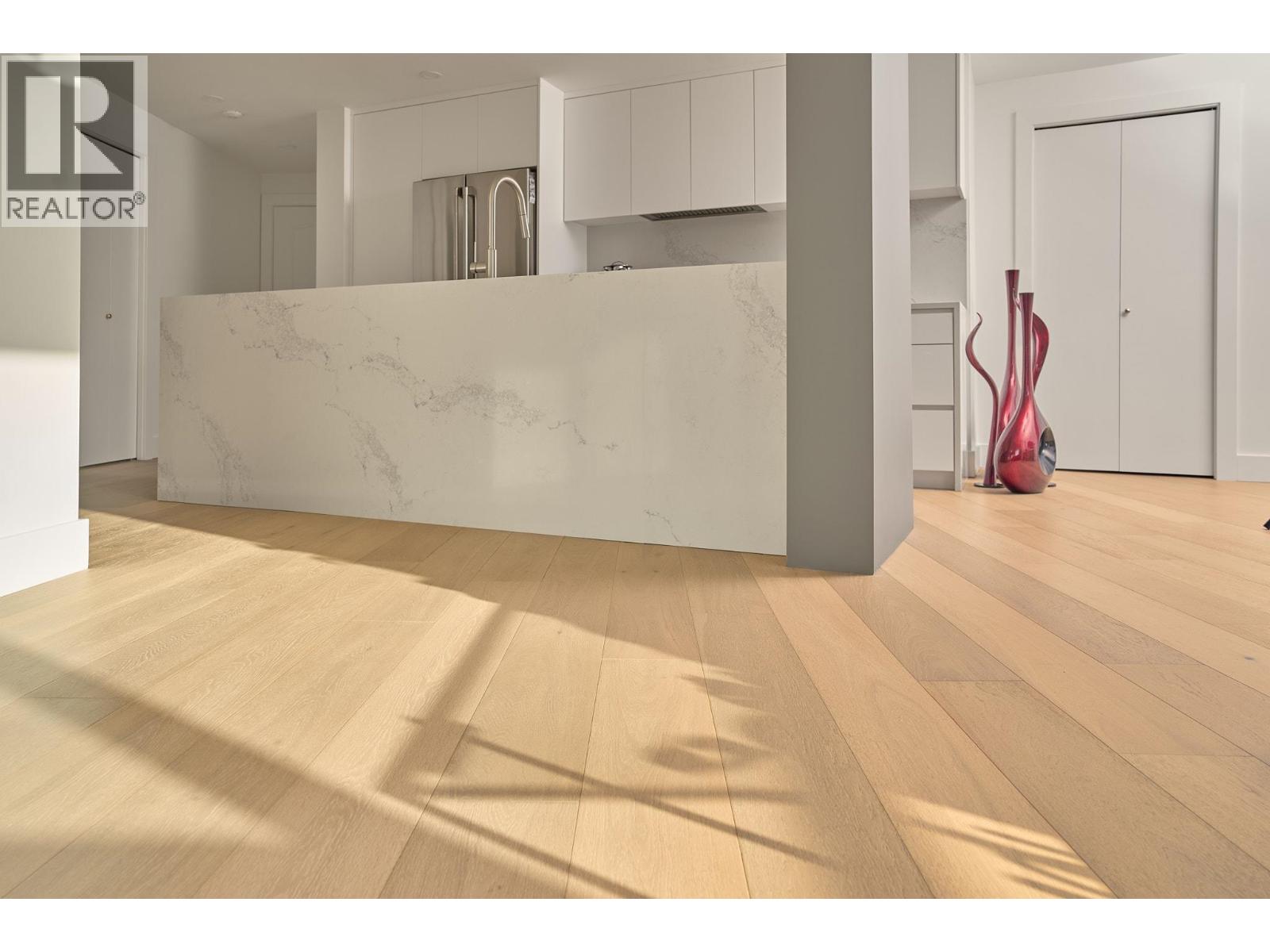 903 995 ROCHE POINT DRIVE, North Vancouver