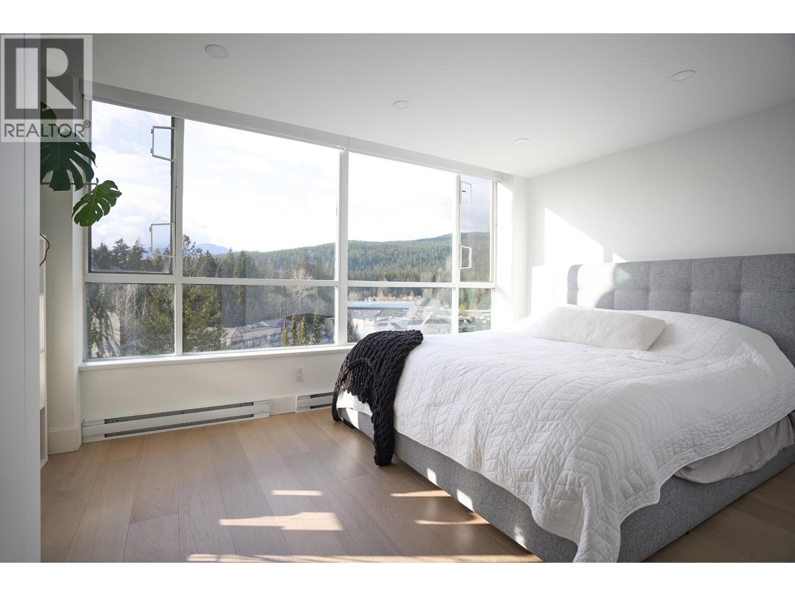 903 995 ROCHE POINT DRIVE, North Vancouver