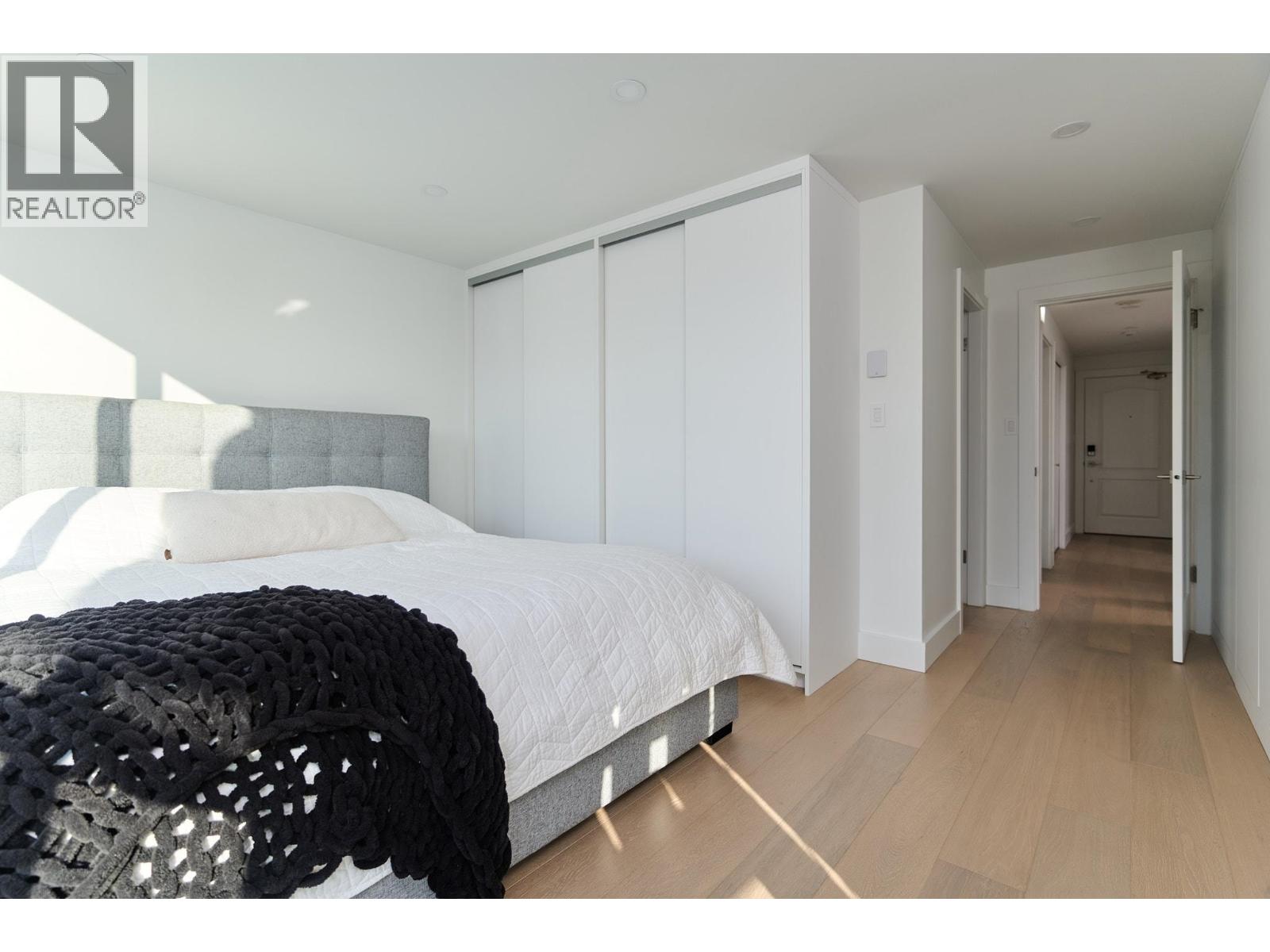 903 995 ROCHE POINT DRIVE, North Vancouver