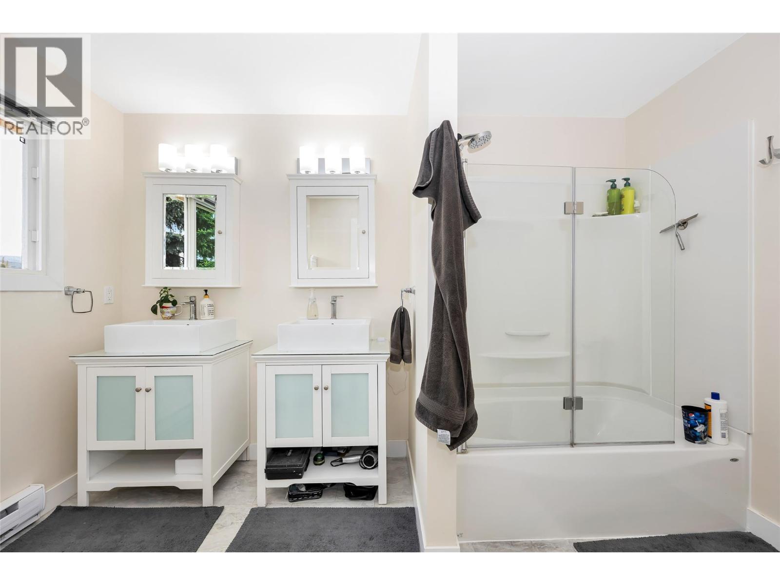  5844 Pleasant Valley Road, Vernon