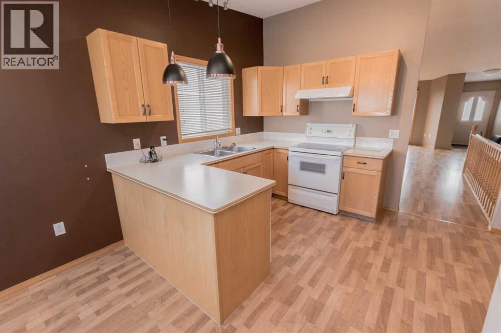 8928 105 Avenue - Photo 3 of 17, Grande Prairie, Alberta