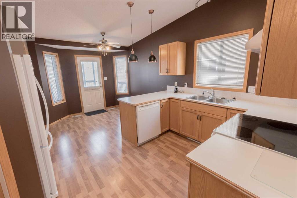 8928 105 Avenue - Photo 5 of 17, Grande Prairie, Alberta