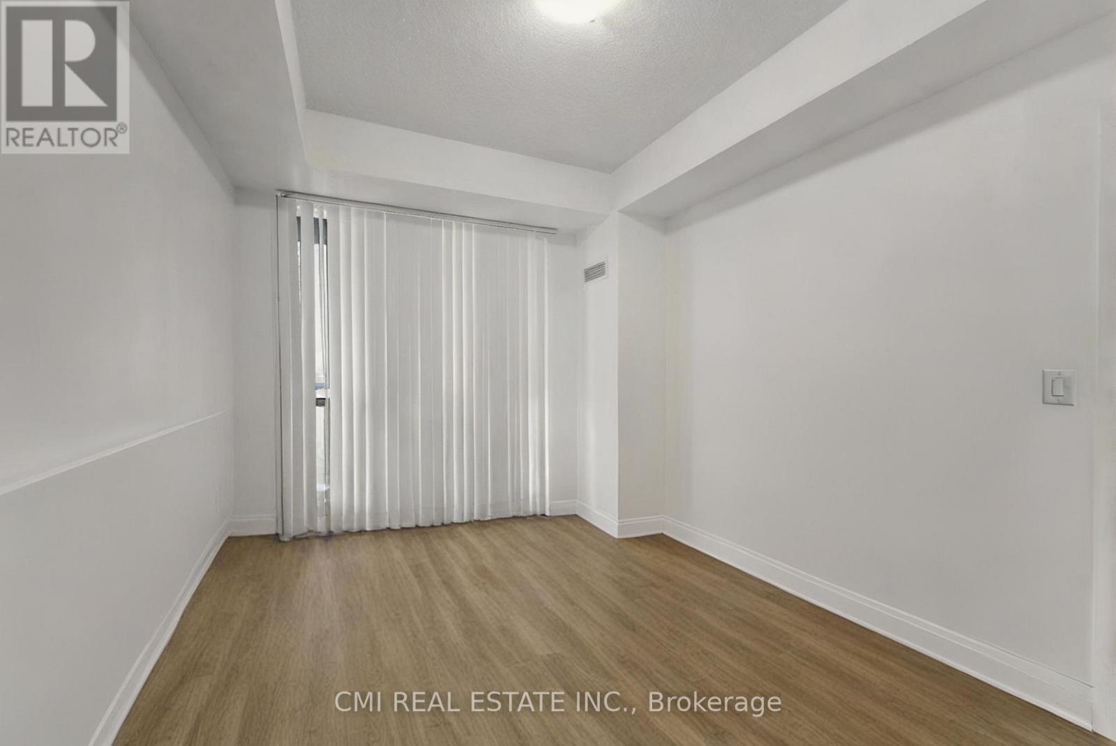 #509 17 KENASTON GARDENS - 17