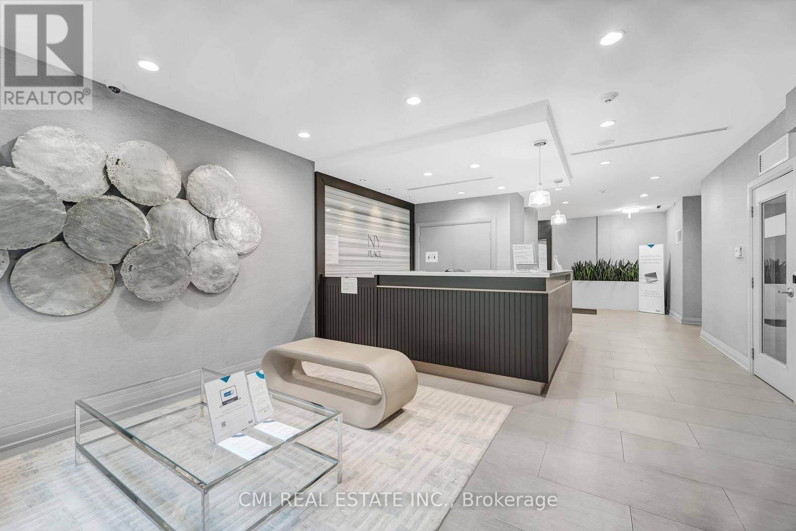 #509 17 KENASTON GARDENS - 27