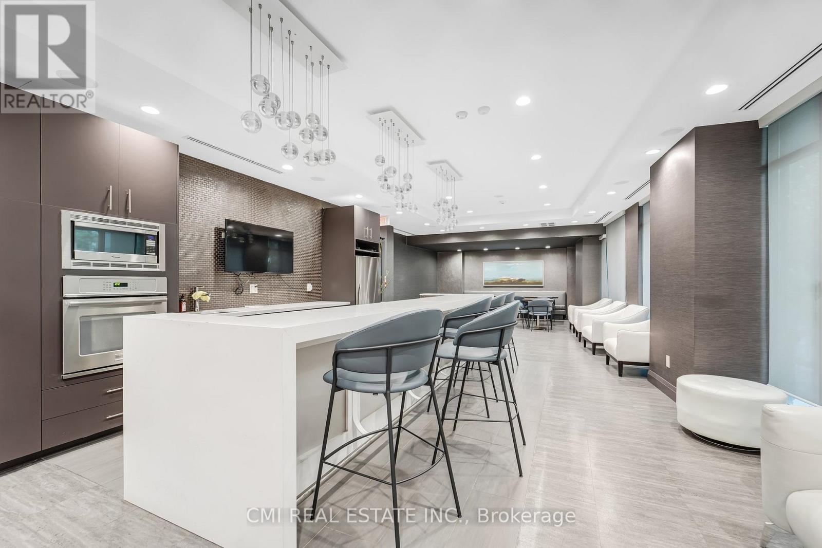 #509 17 KENASTON GARDENS - 29