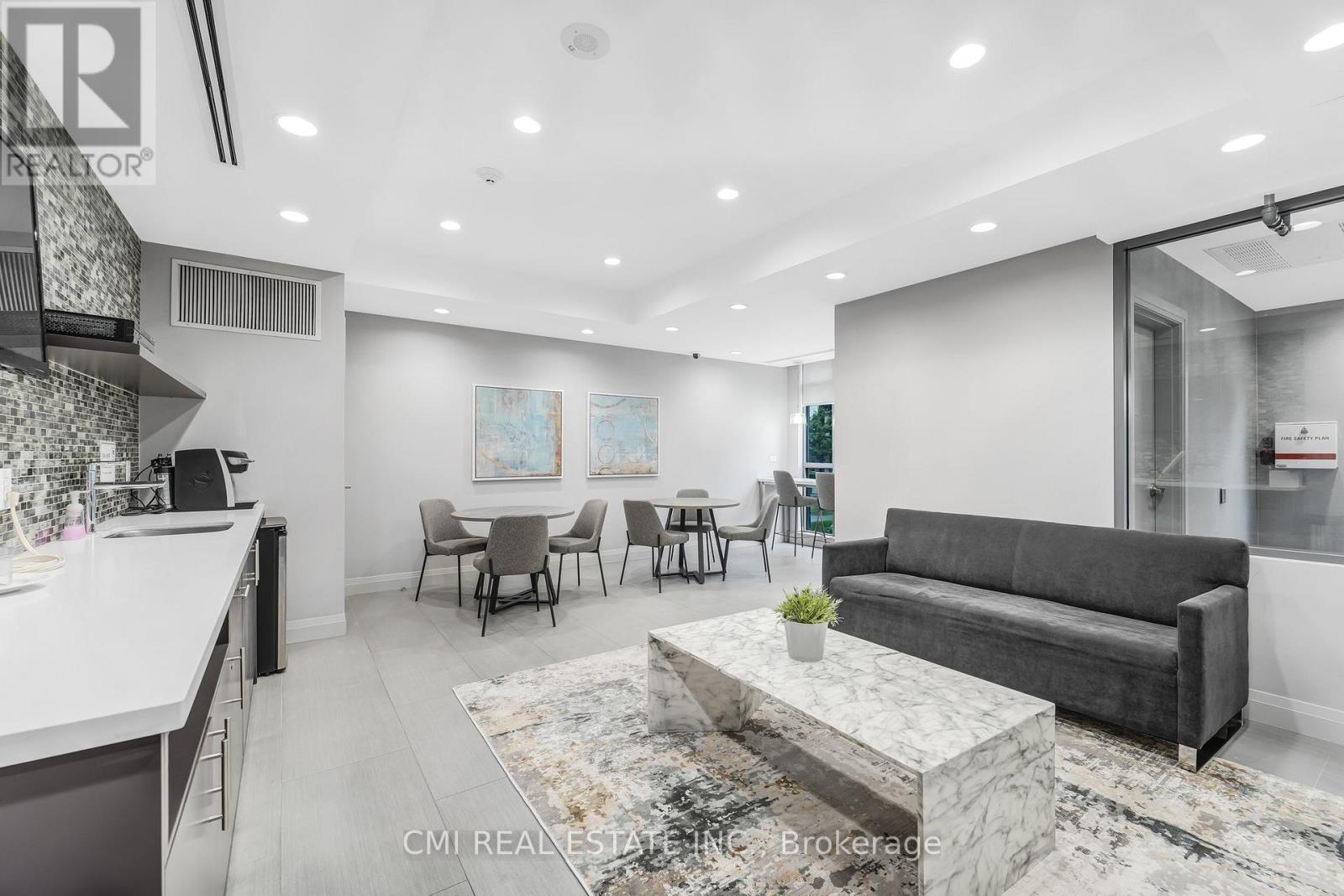 #509 17 KENASTON GARDENS - 32
