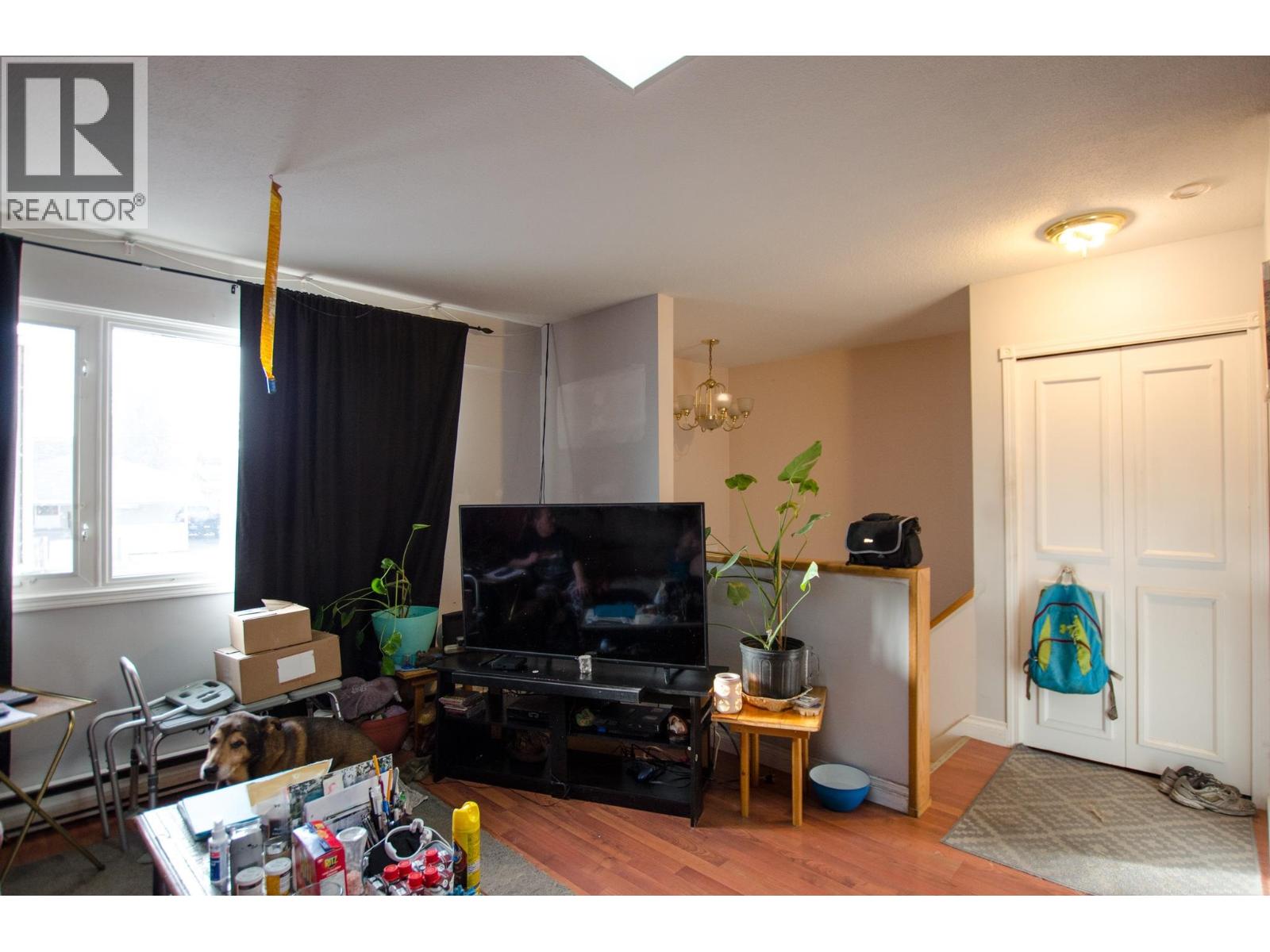 2212 VICTORIA STREET - 5