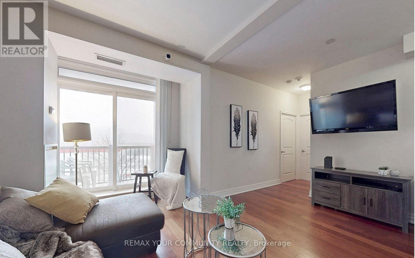 #205 15450 YONGE STREET - 10