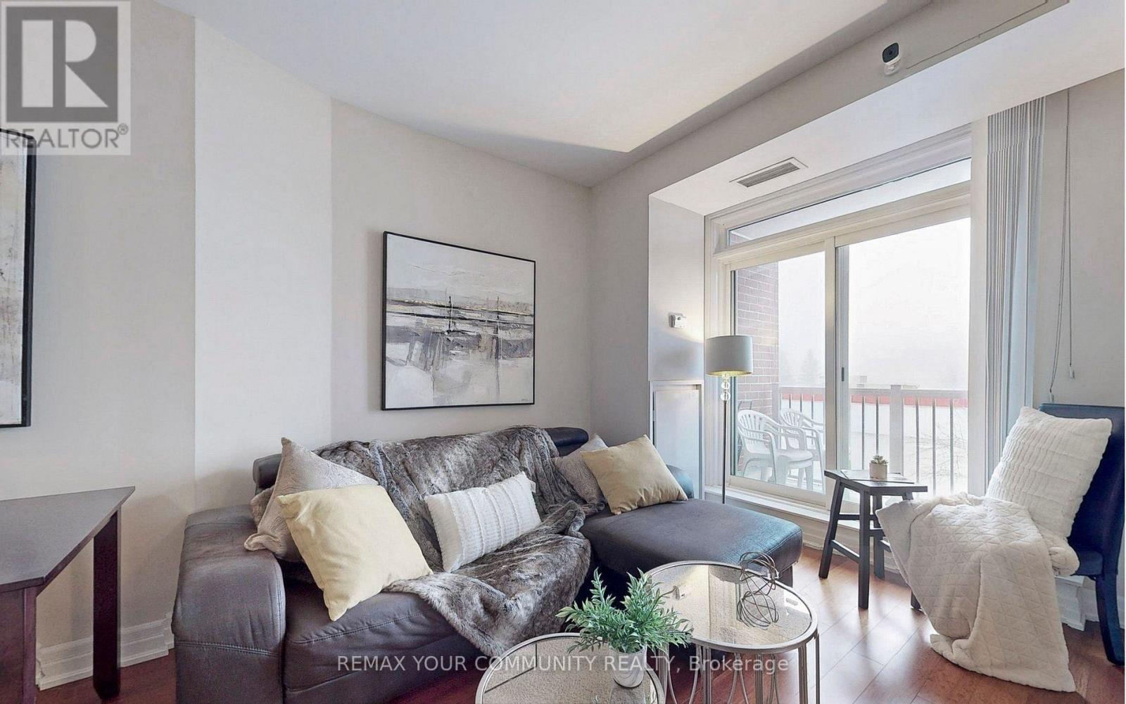 #205 15450 YONGE STREET - 13