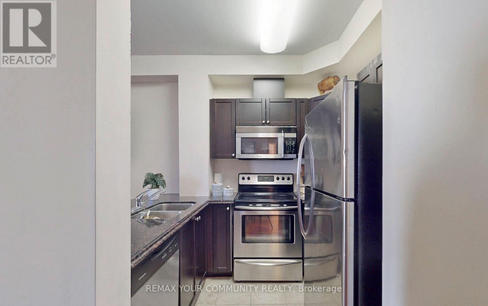 #205 15450 YONGE STREET - 15