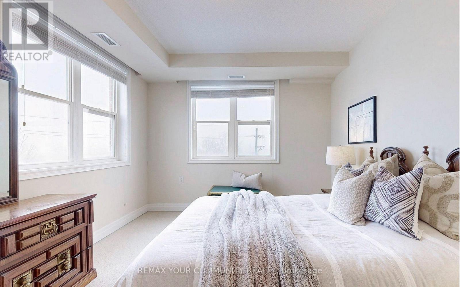 #205 15450 YONGE STREET - 35