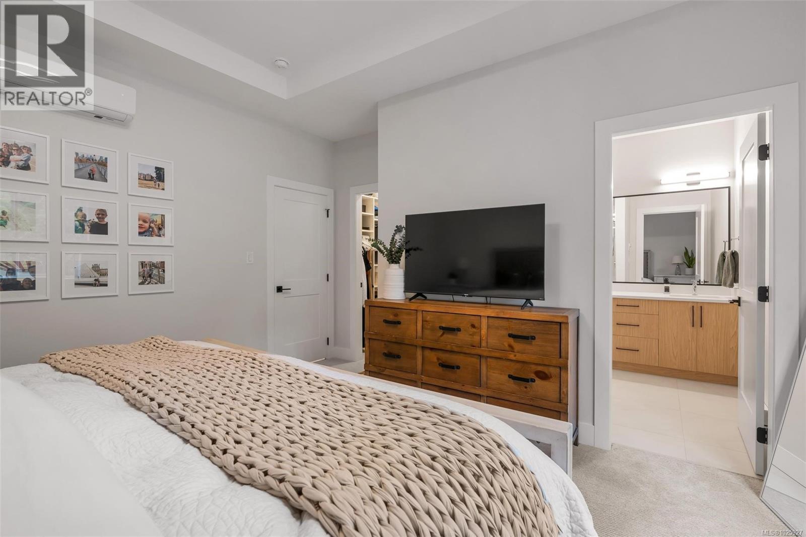 3475 TRUMPETER ST - 16