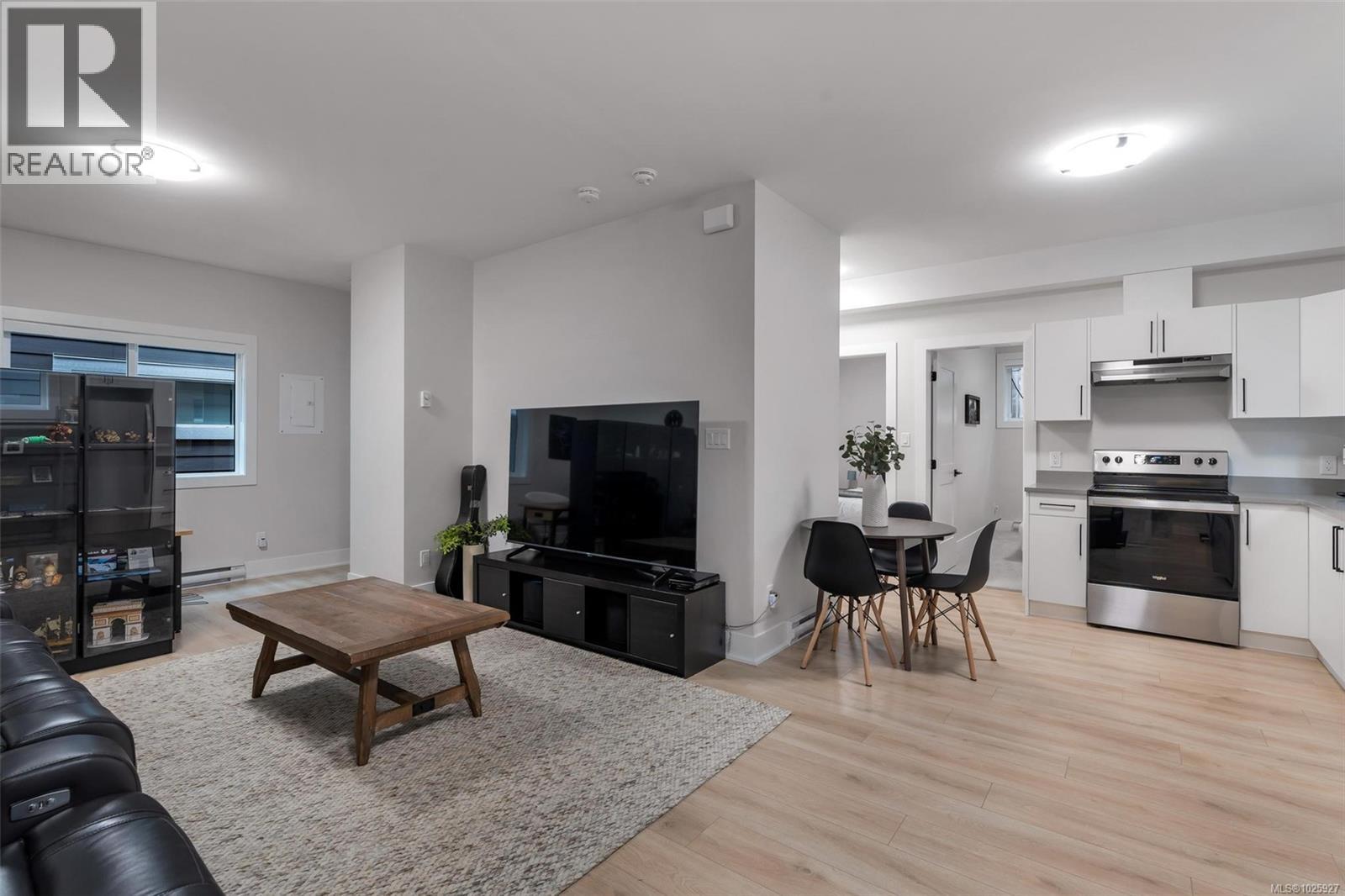 3475 TRUMPETER ST - 24