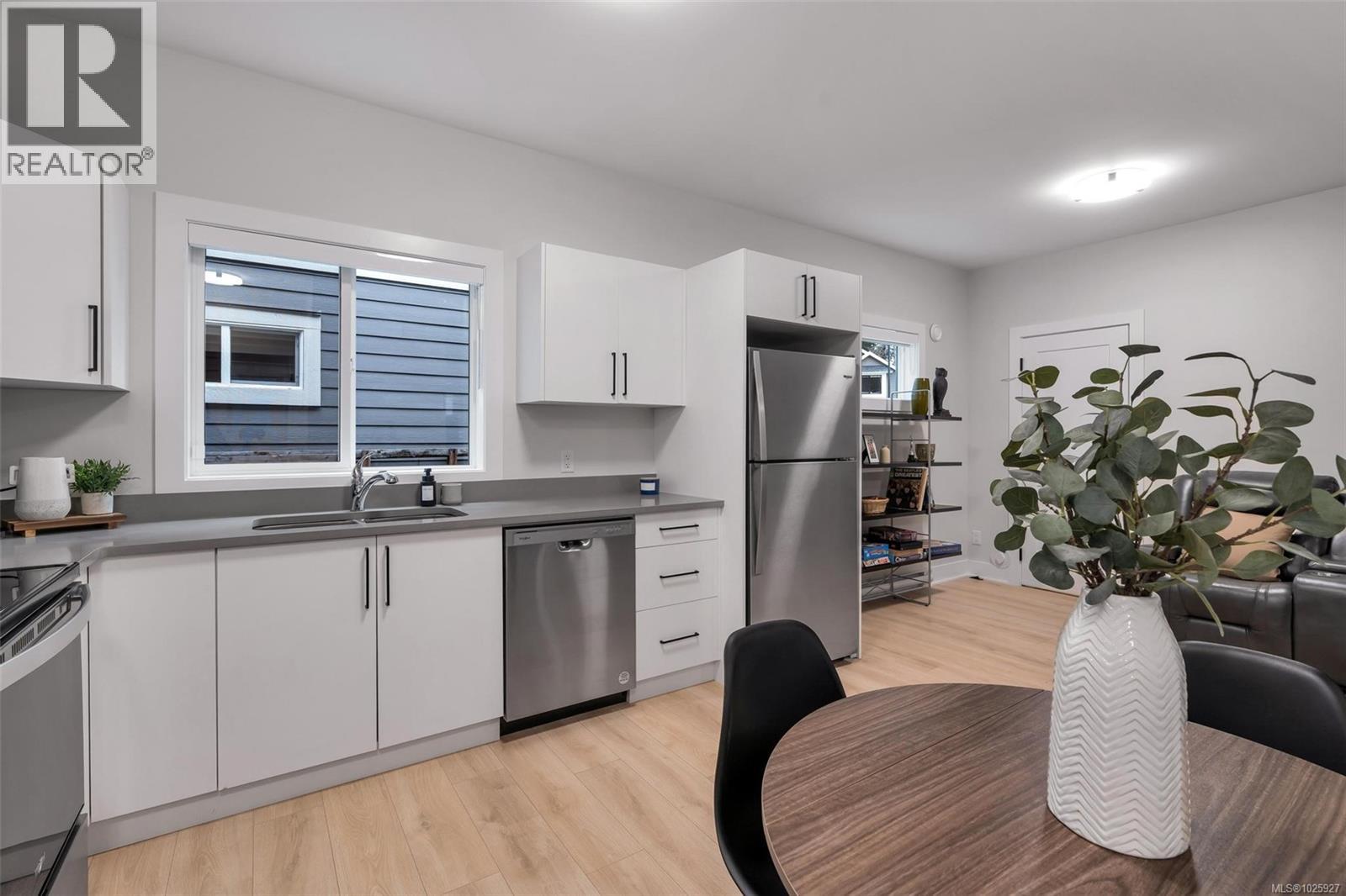 3475 TRUMPETER ST - 27