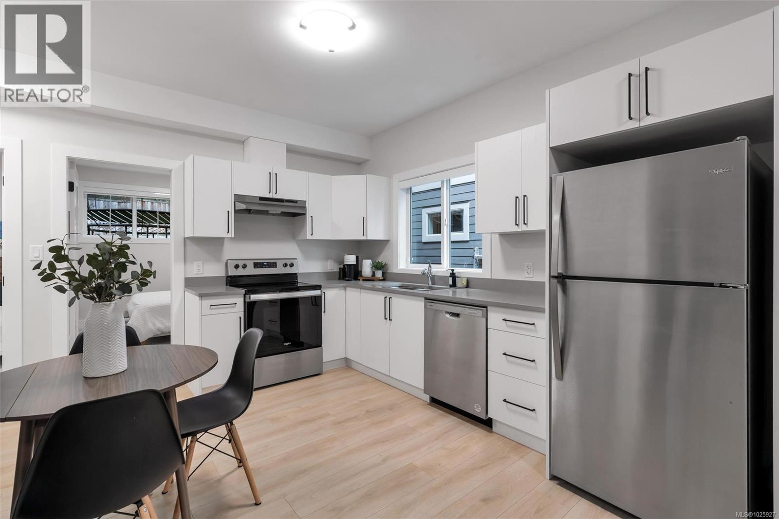 3475 TRUMPETER ST - 28