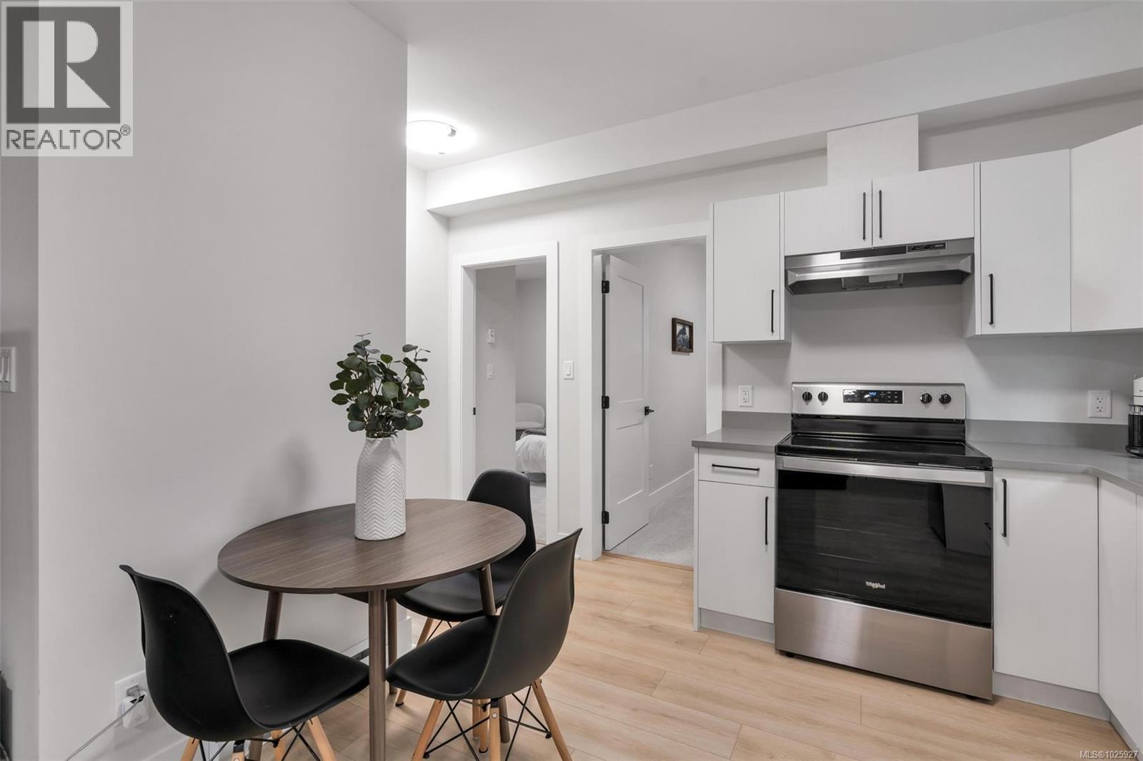 3475 TRUMPETER ST - 29