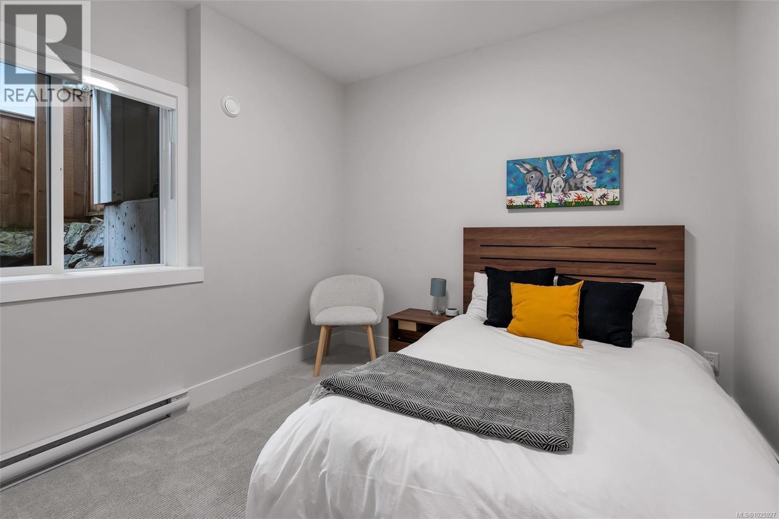 3475 TRUMPETER ST - 32