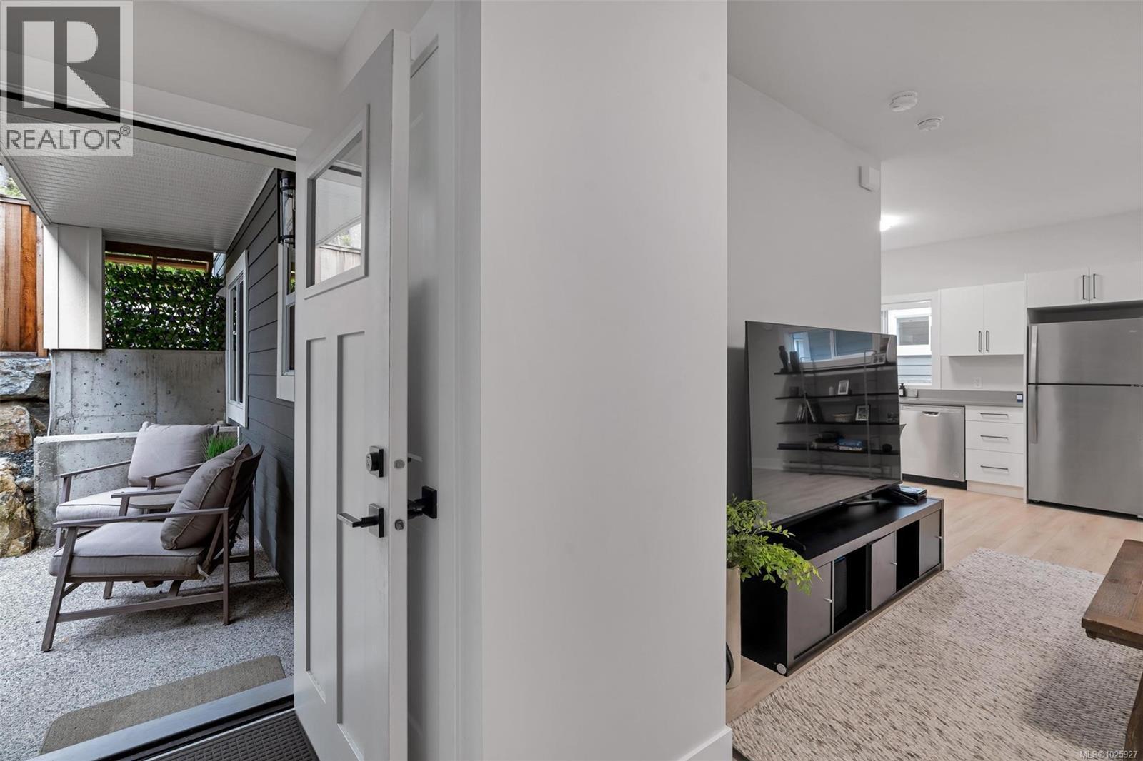 3475 TRUMPETER ST - 35