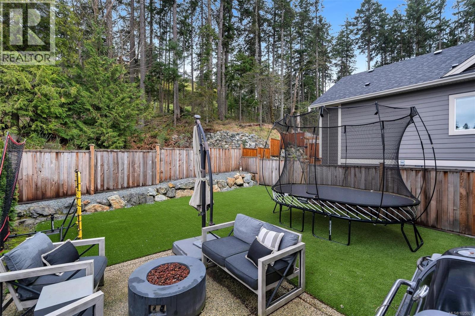 3475 TRUMPETER ST - 37