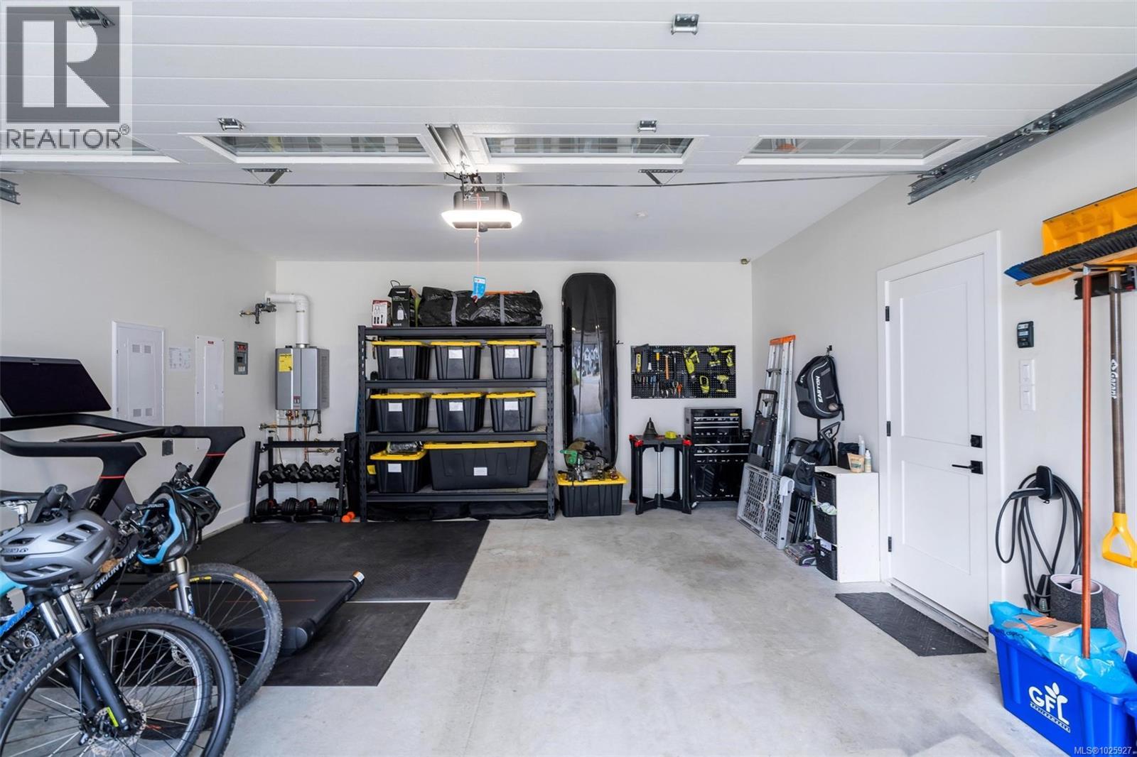 3475 TRUMPETER ST - 39