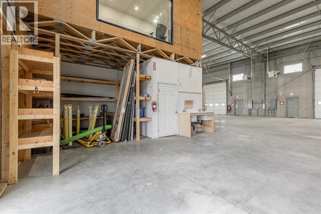 
          565 41 Street North
            <br/>
            <span>Lethbridge</span>
            , 
            <span>AB</span>
             <span>T1H7B6</span>
         - Photo 17