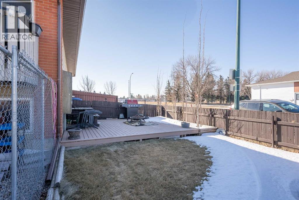 2, 29 Meadowlark Boulevard N - Photo 4 of 28, Lethbridge, Alberta