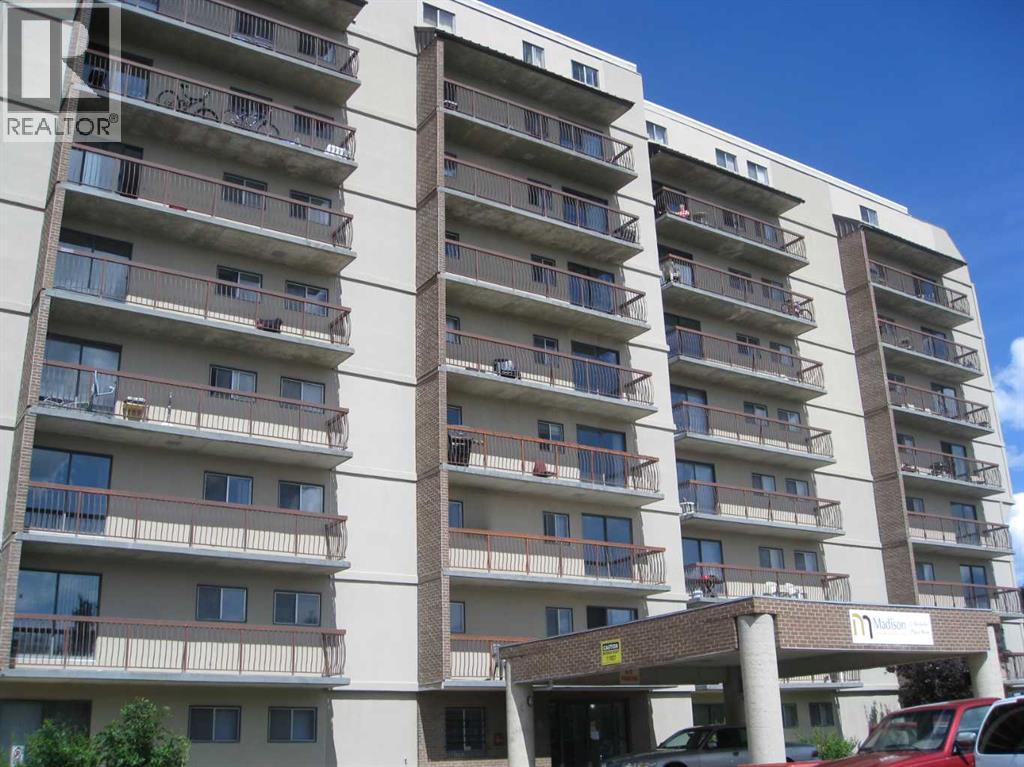 423, 21 Berkeley Place W - Main photo, Lethbridge, Alberta