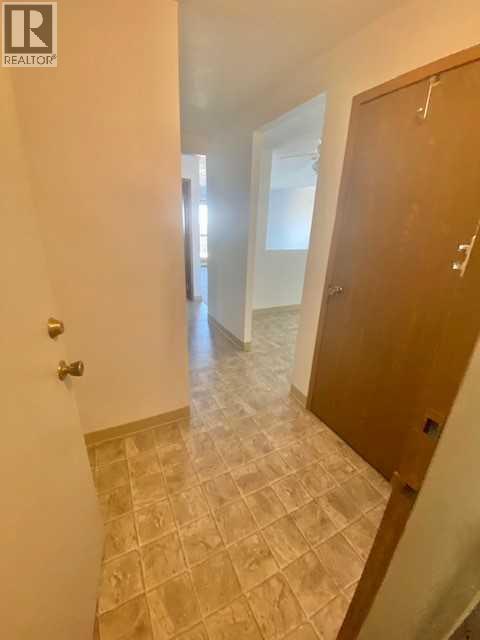 423, 21 Berkeley Place W - Photo 2 of 10, Lethbridge, Alberta