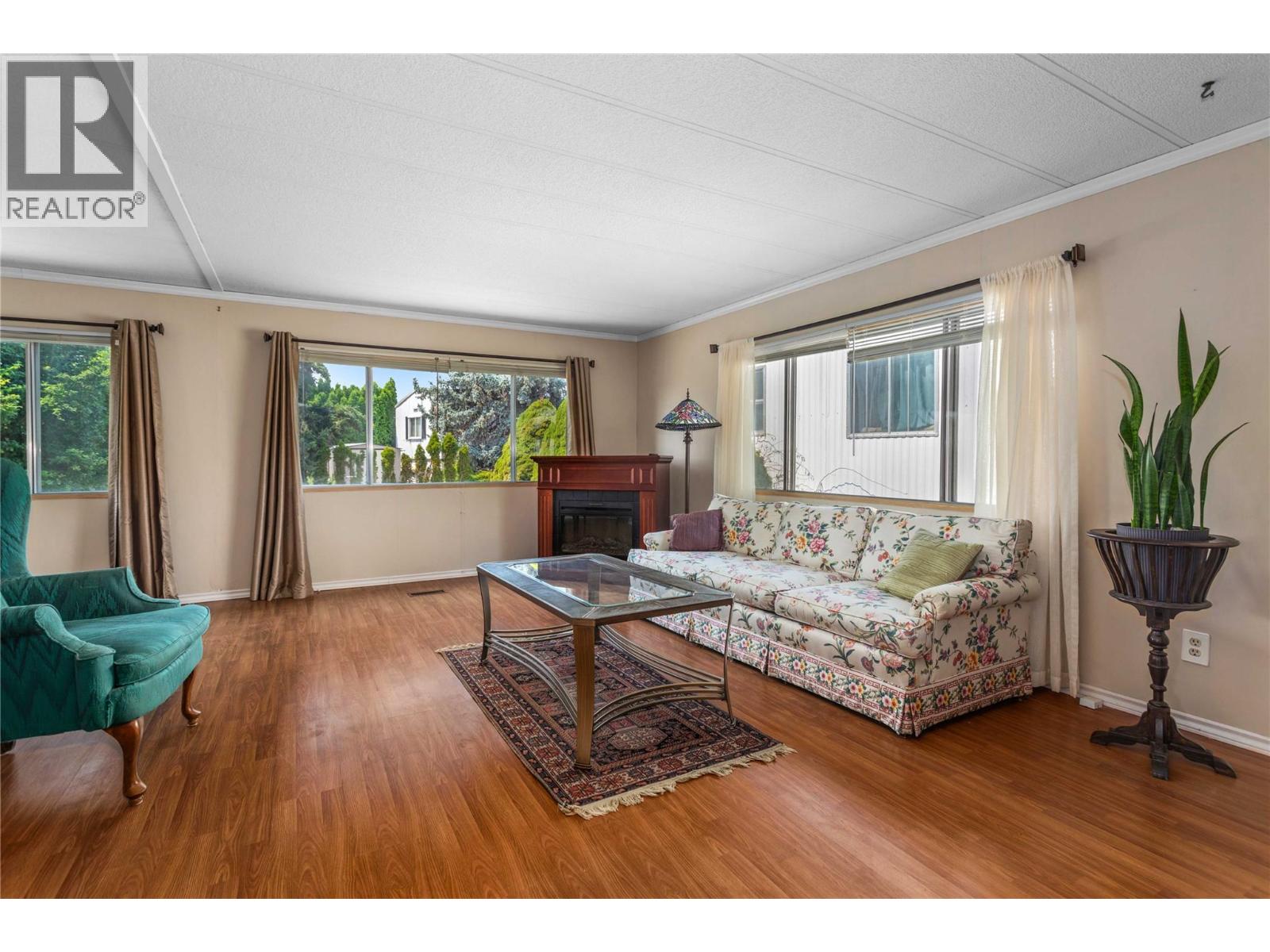 28 1881 Boucherie Road, Westbank