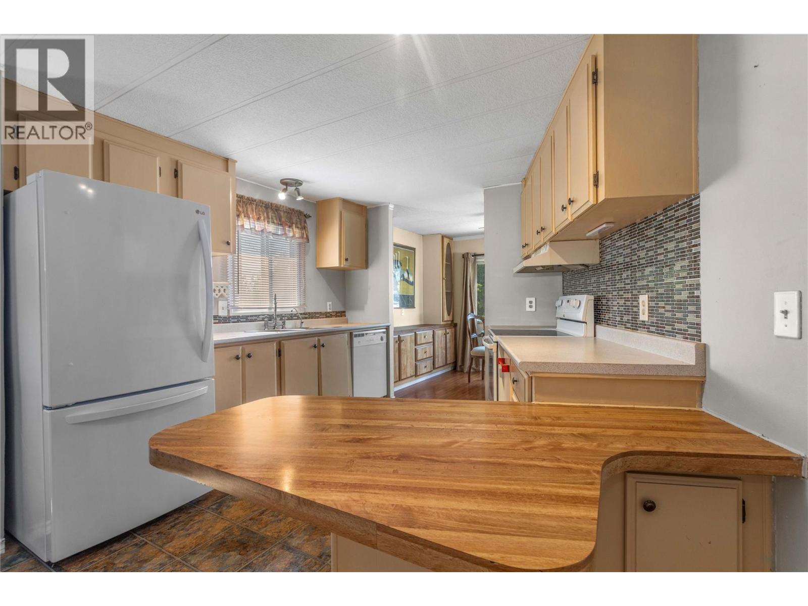 28 1881 Boucherie Road, Westbank