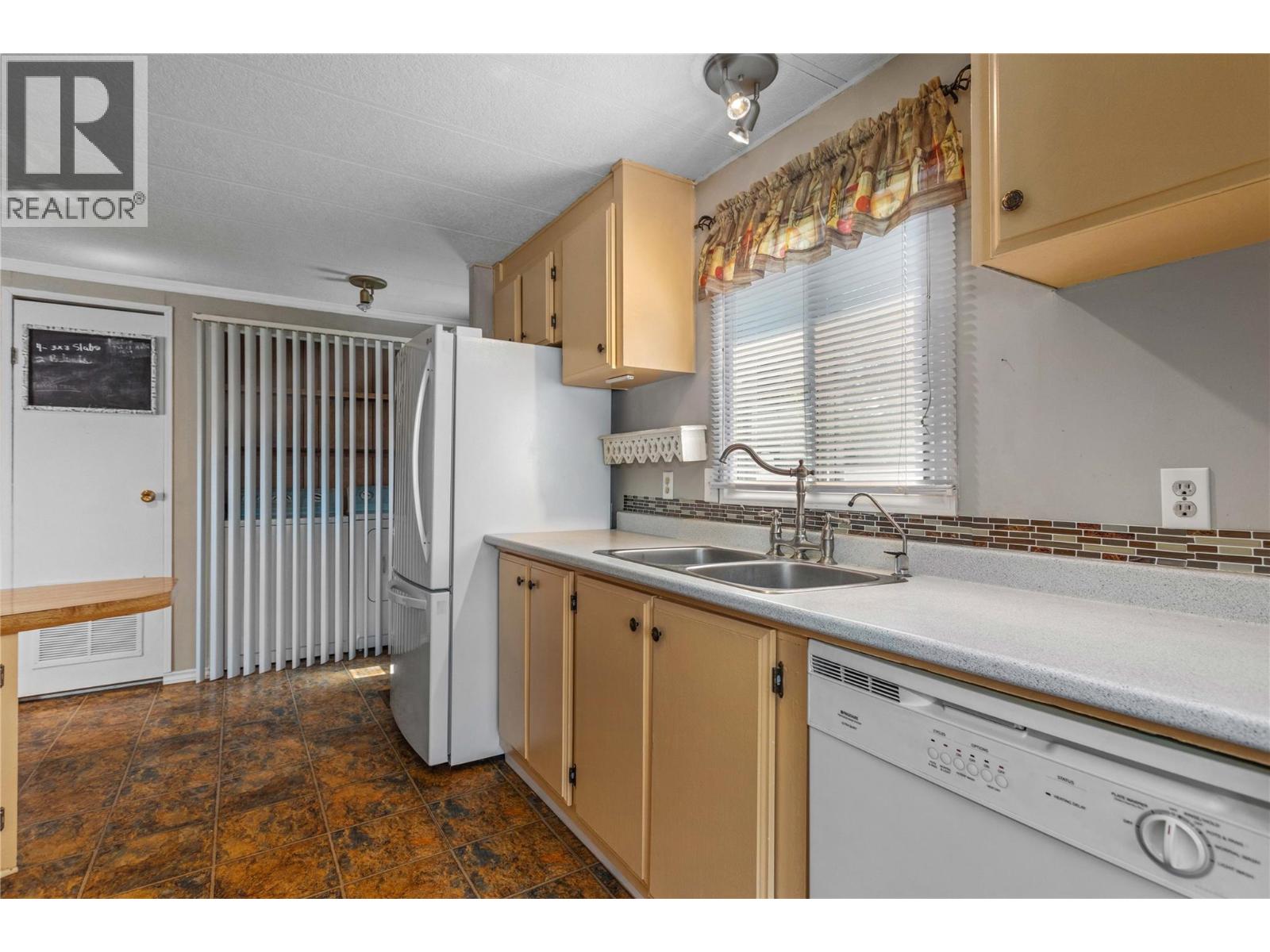 28 1881 Boucherie Road, Westbank