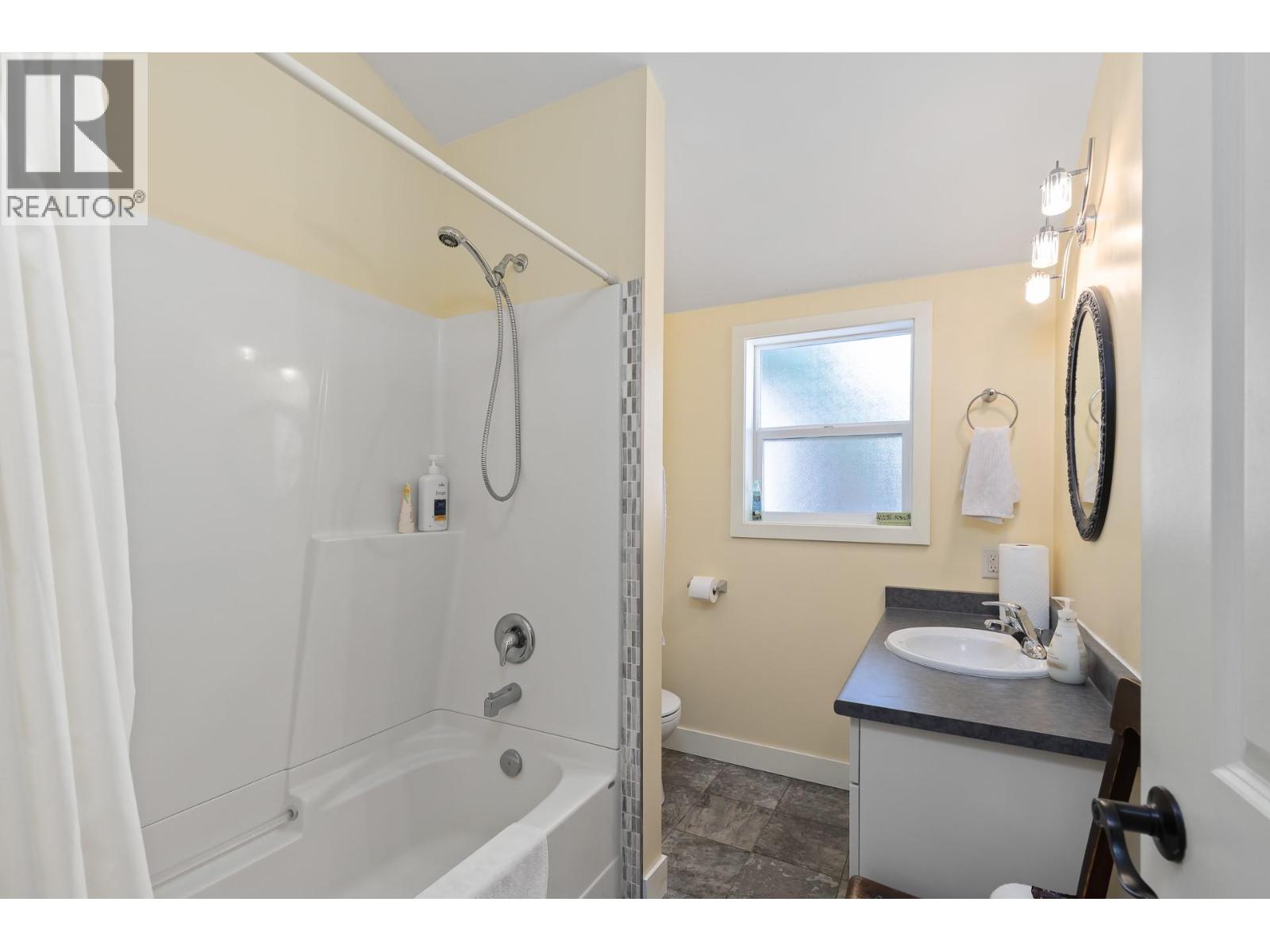 5109 CALDWELL Street, Summerland