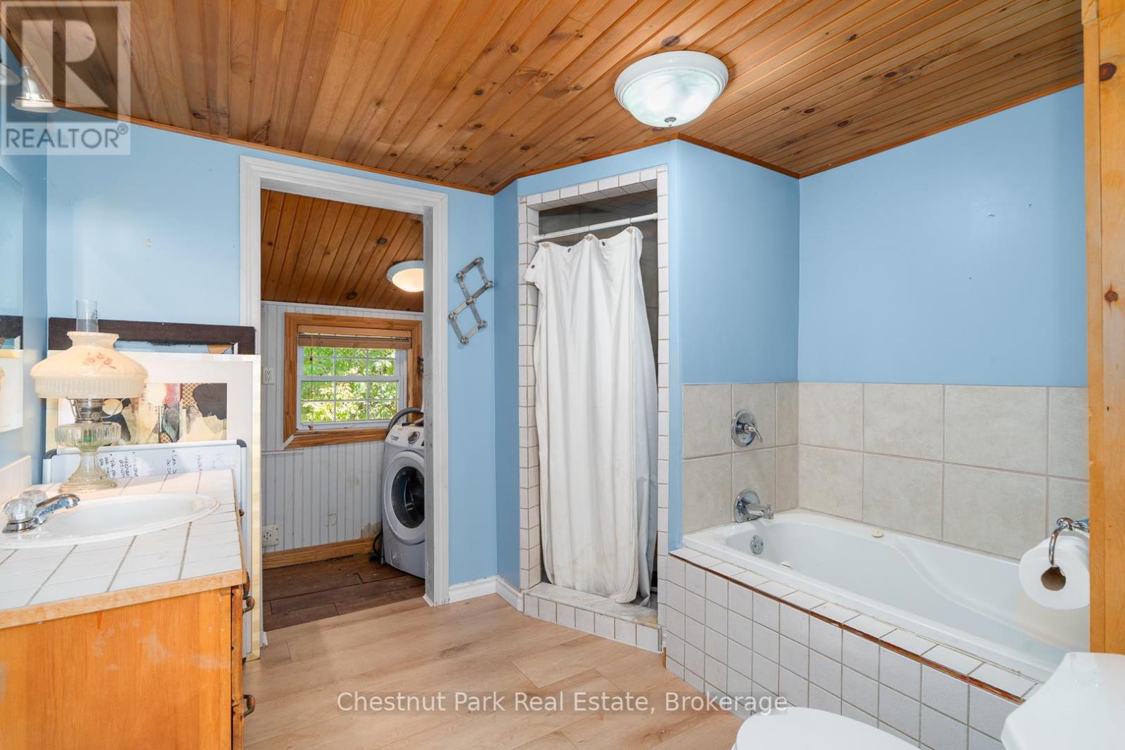 1190 HEKKLA ROAD - 22