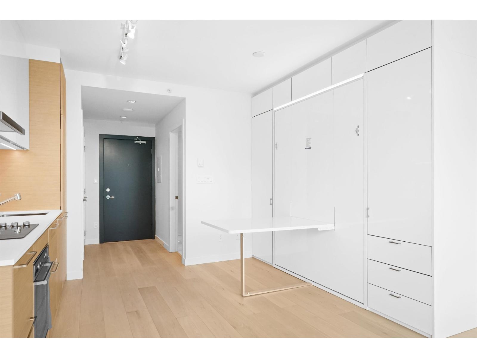 2105 13438 CENTRAL AVENUE - Photo 2 of 28, Surrey, British Columbia