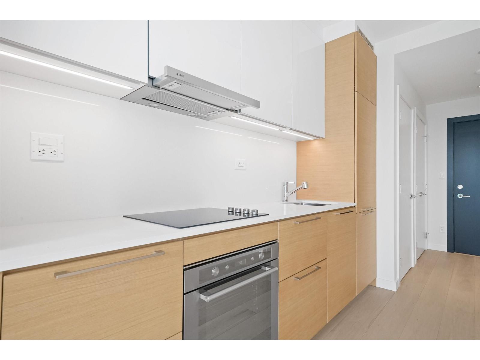 2105 13438 CENTRAL AVENUE - Photo 5 of 28, Surrey, British Columbia