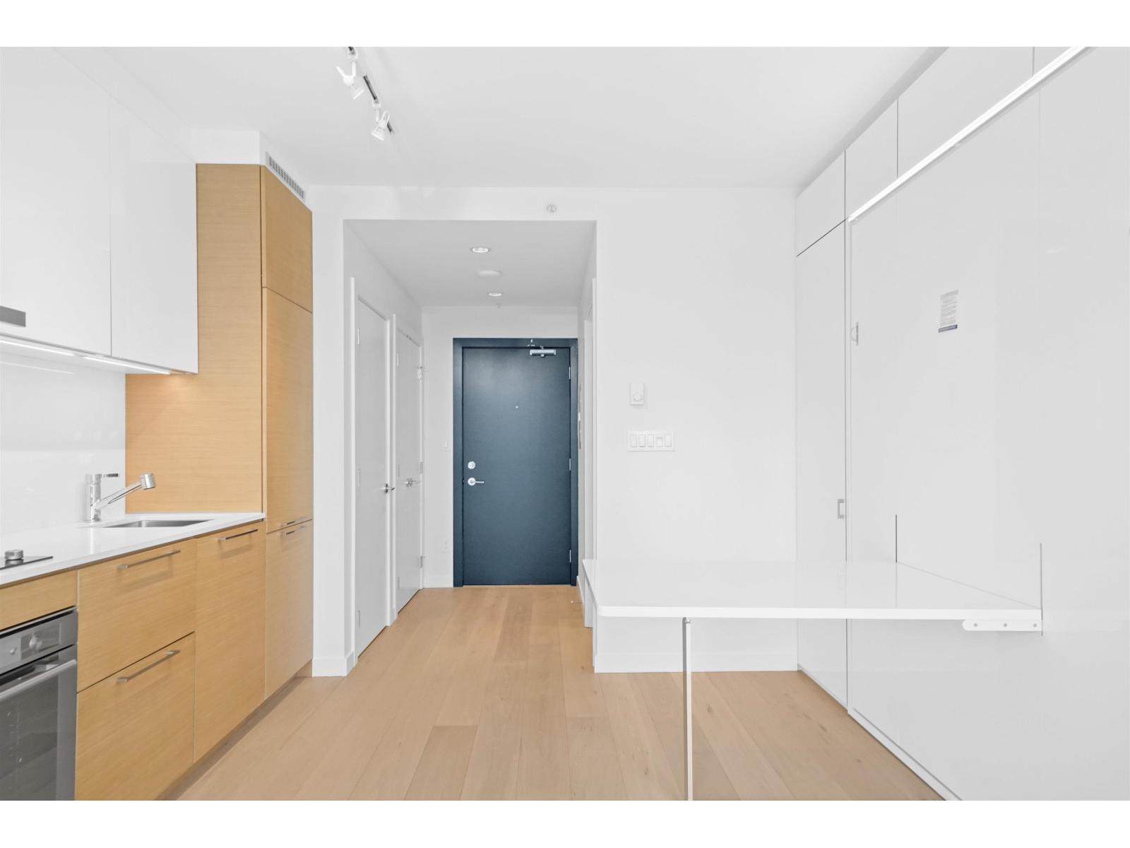 2105 13438 CENTRAL AVENUE - Photo 3 of 28, Surrey, British Columbia