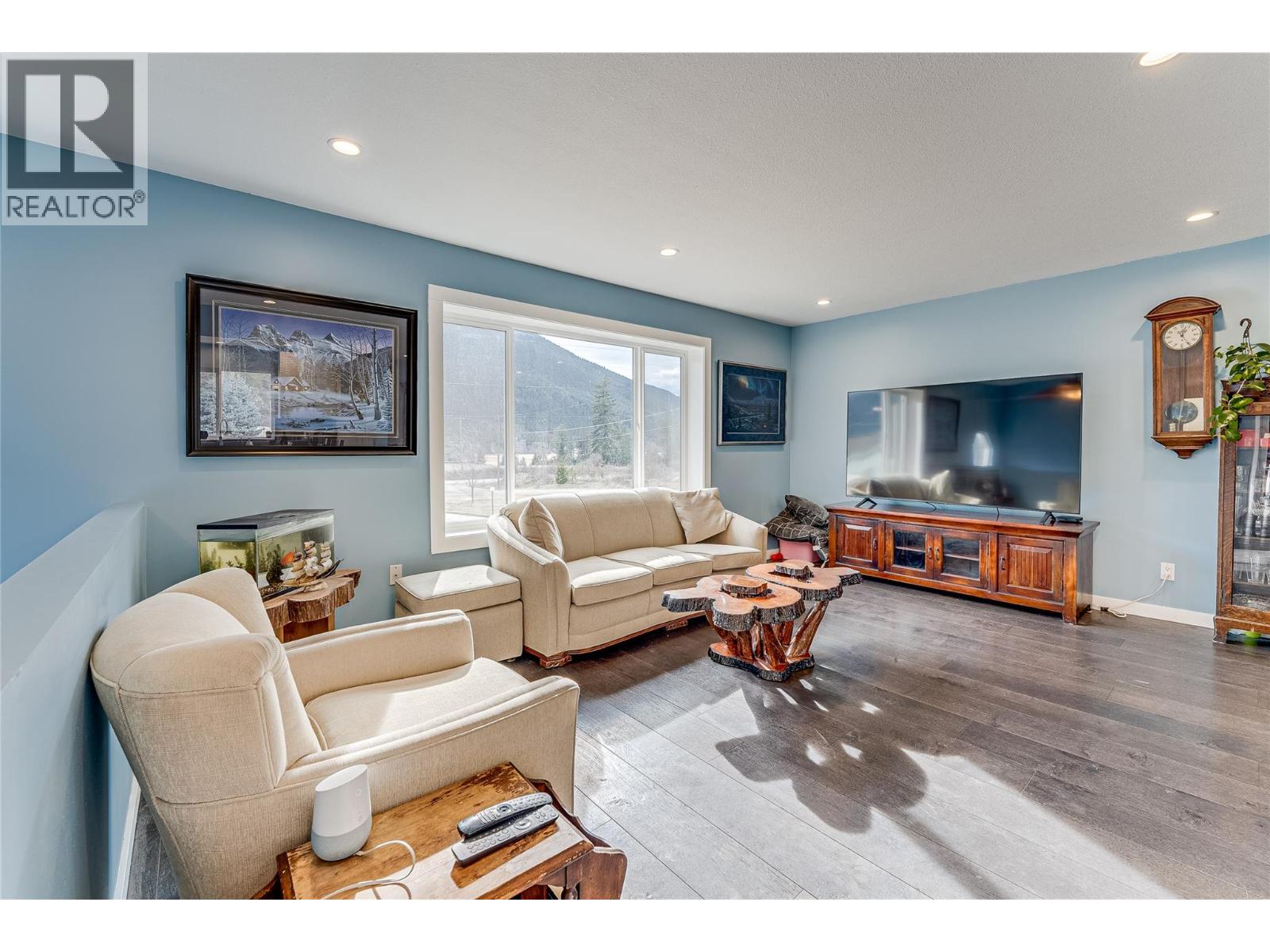 5876 Westwynd Drive, Falkland