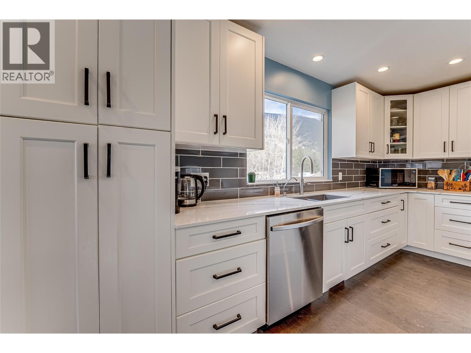 5876 Westwynd Drive, Falkland