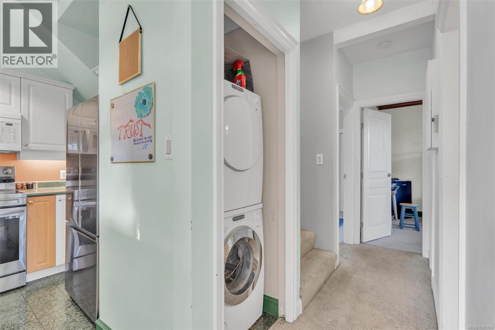 A 142 St. Lawrence Street, Victoria