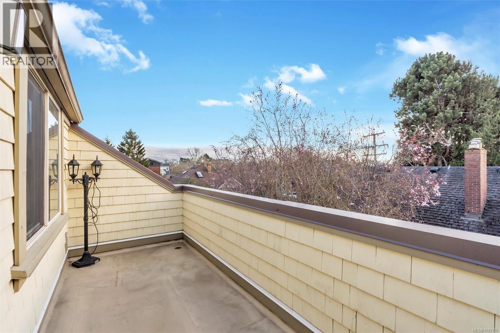 A 142 St. Lawrence Street, Victoria