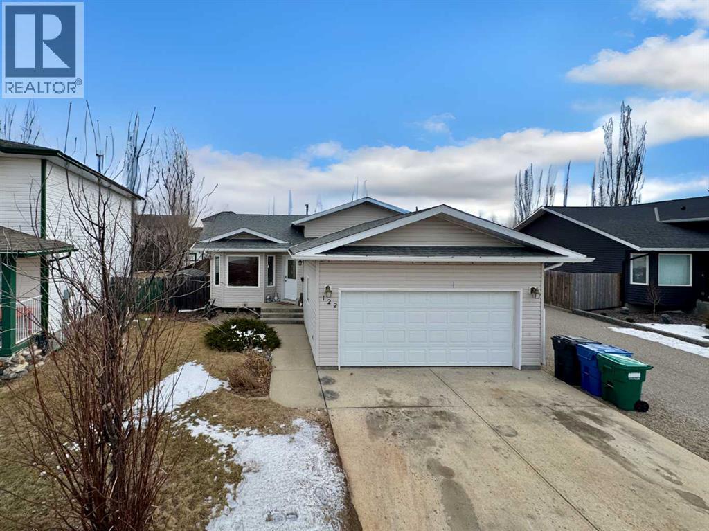 122 Mt Rundle Road W - Photo 2 of 36, Lethbridge, Alberta