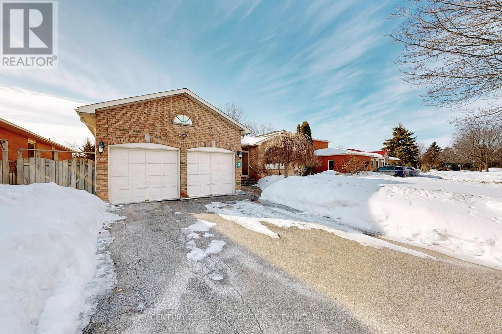 9 COATES CRESCENT - Main photo, Richmond Hill (Oak Ridges Lake Wilcox), Ontario