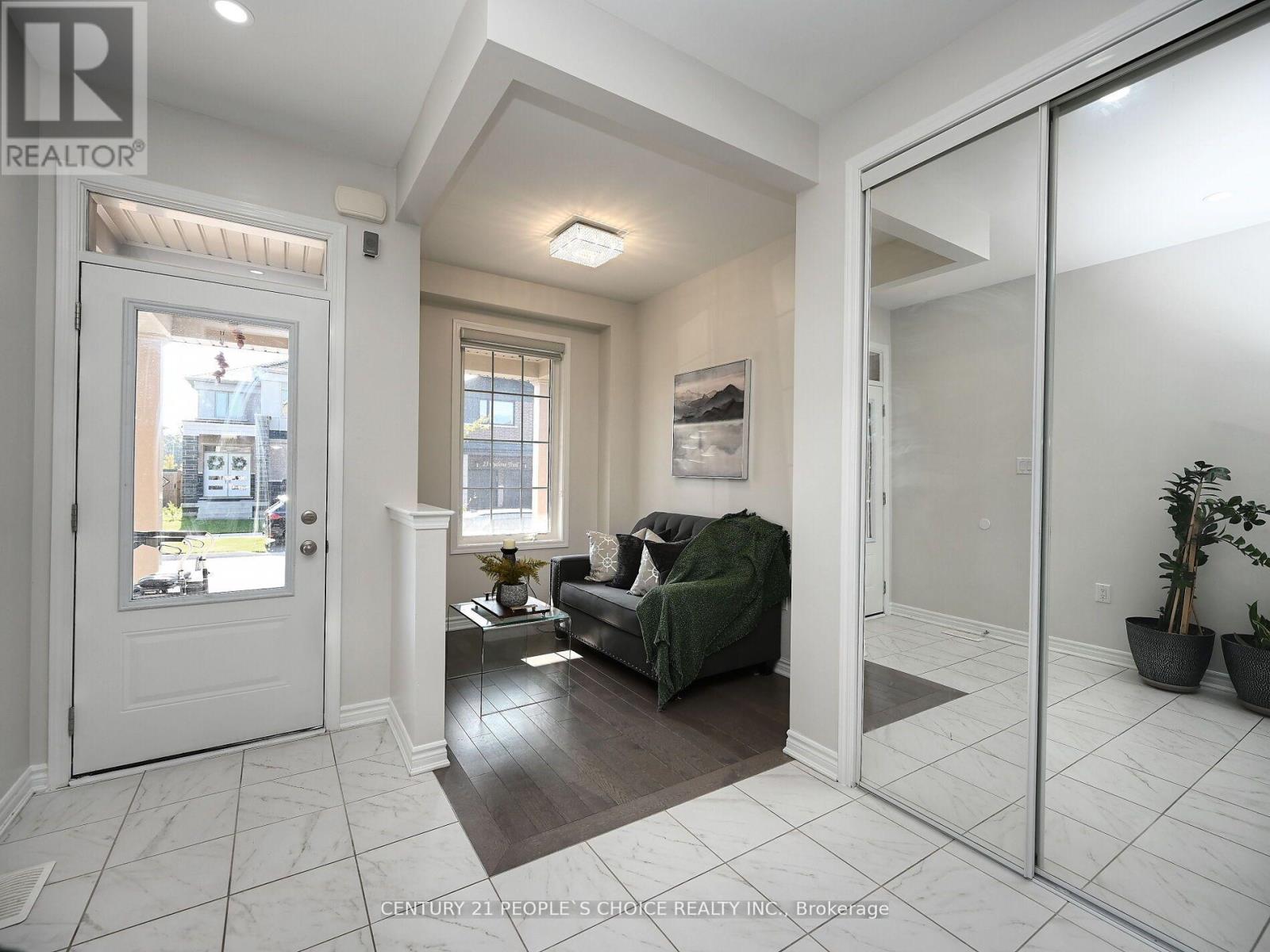 34 CYCLONE TRAIL - Photo 4 of 28, Brampton (Northwest Brampton), Ontario