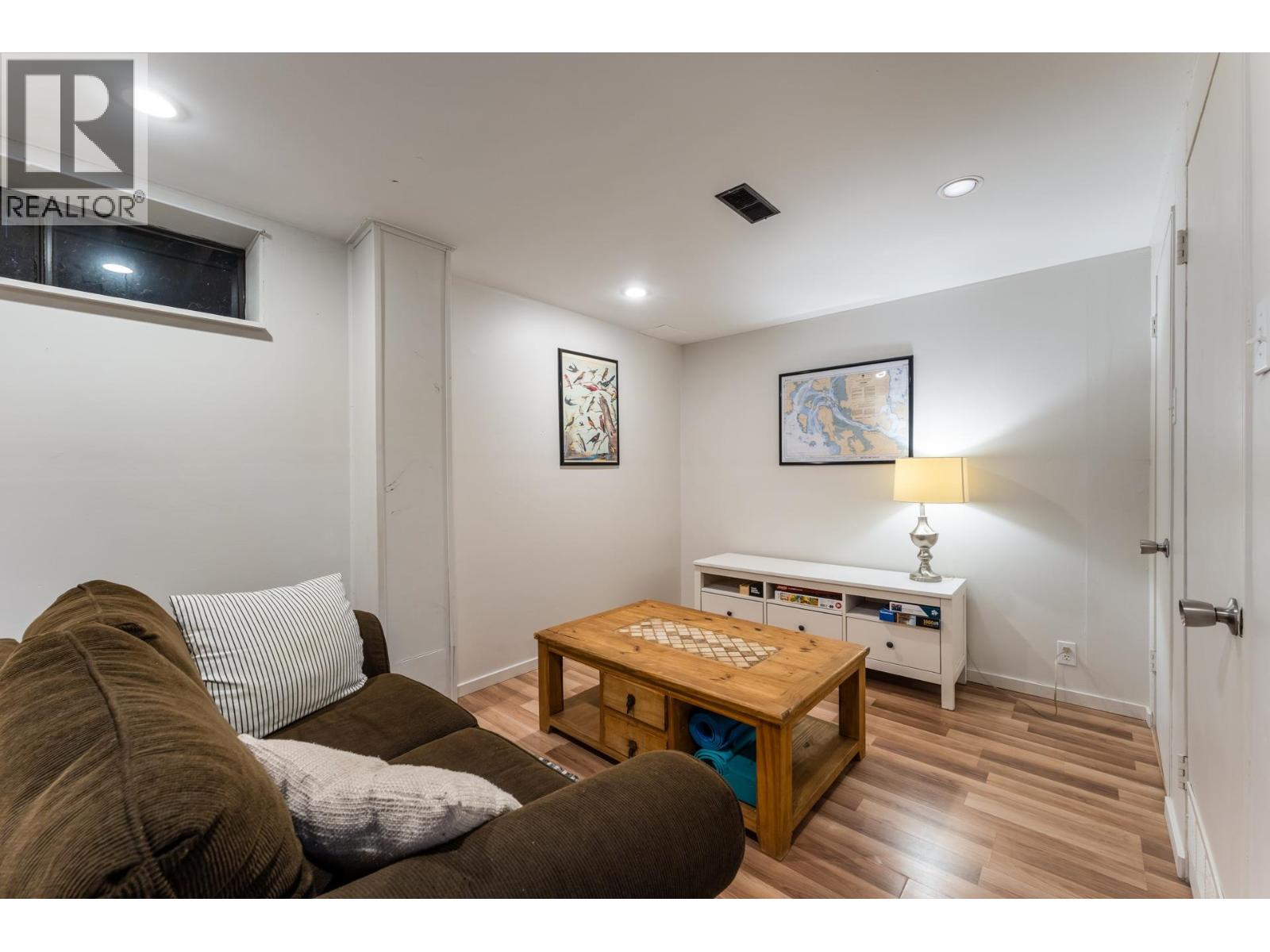 2060 DEEP COVE CRESCENT, North Vancouver