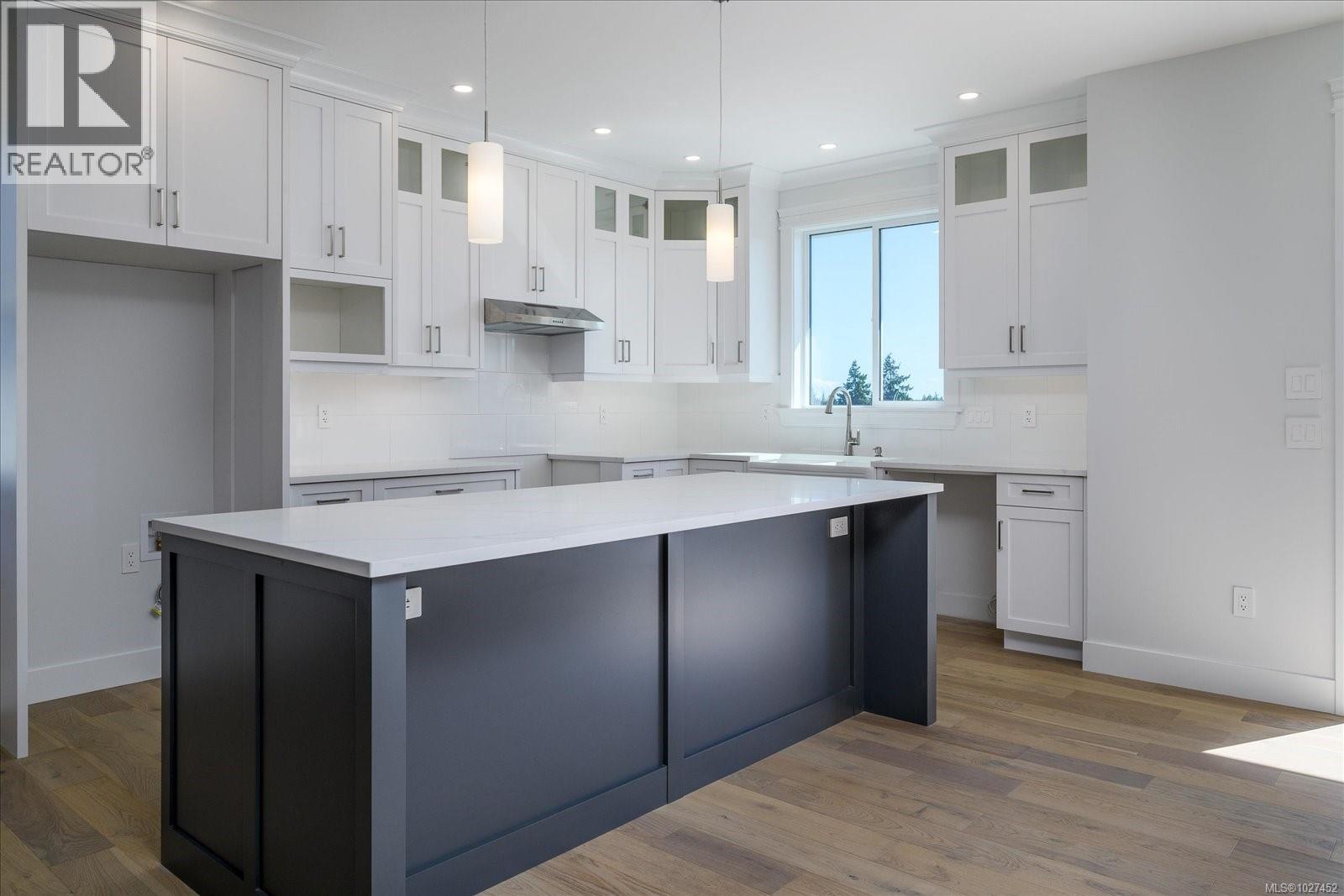 167 GOLDEN OAKS CRES - 10